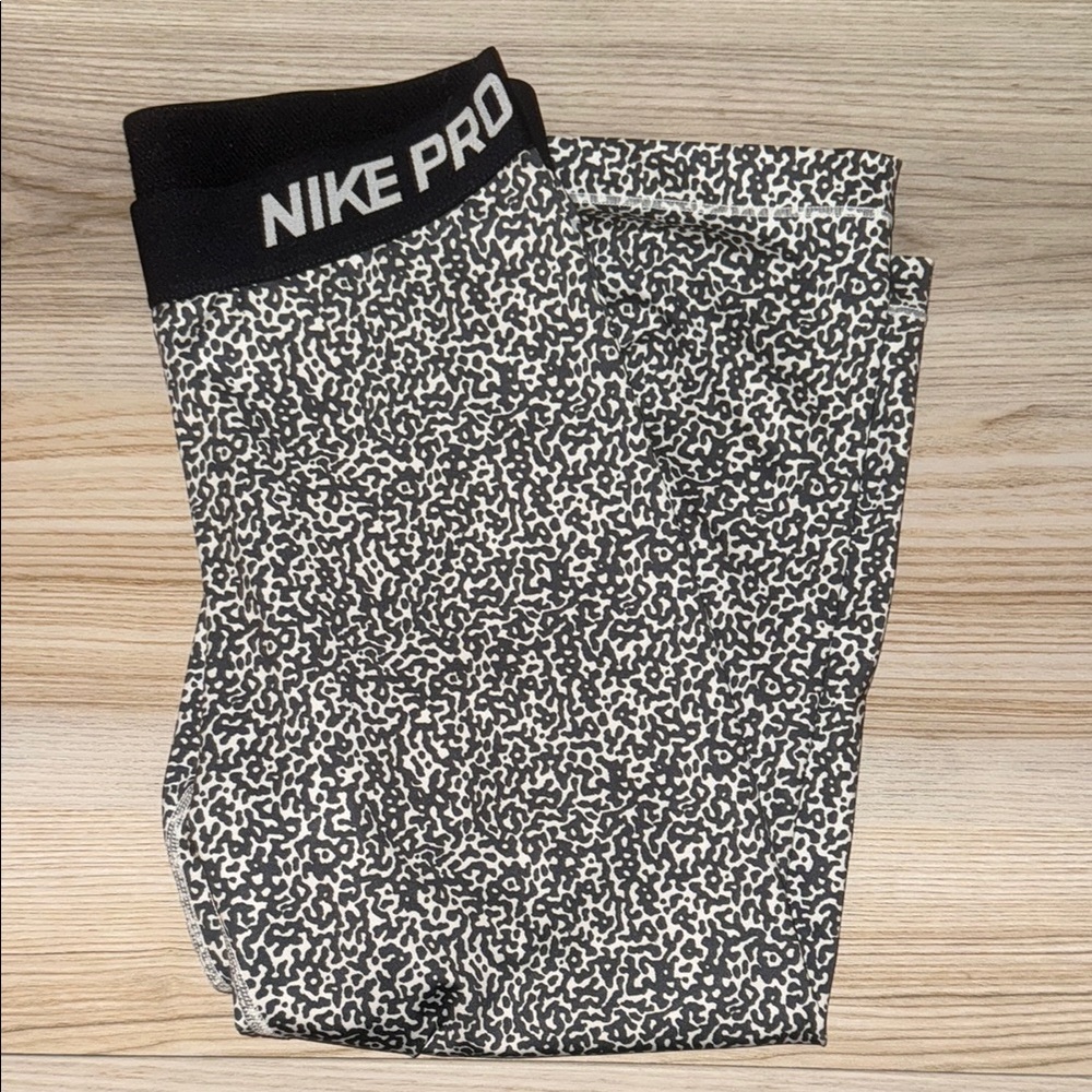 Nike Black and White Leggings with Speckled Design